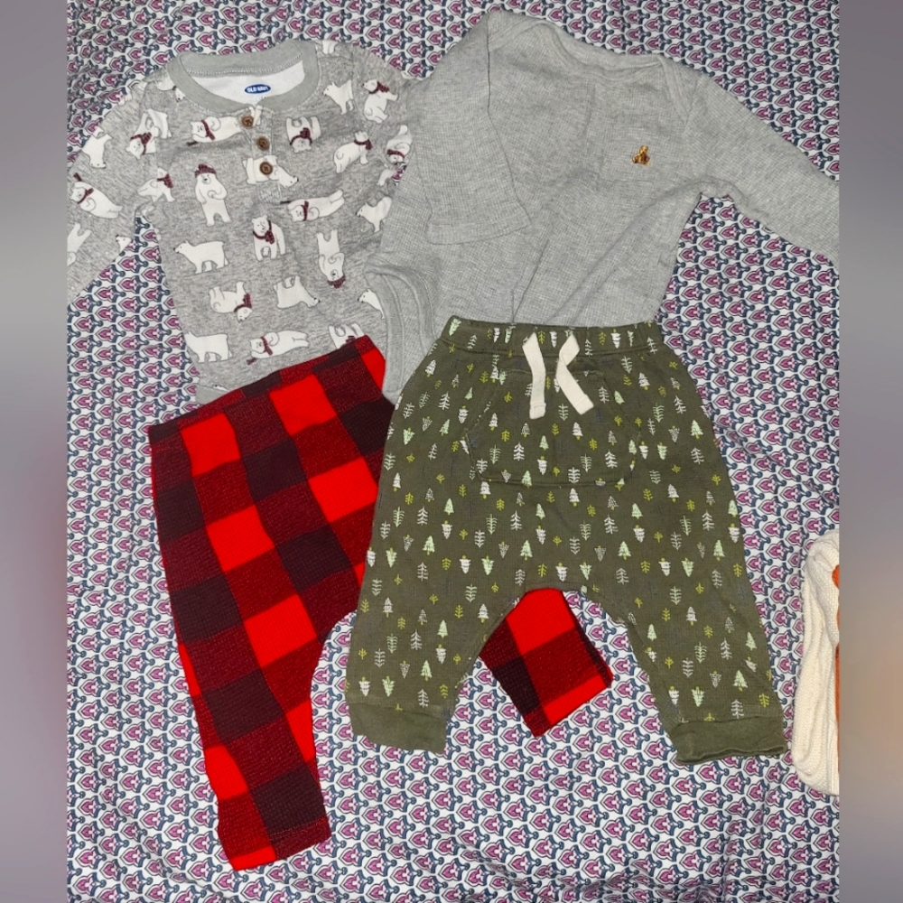 Old navy & gap thermal outfits, 6-12 months.